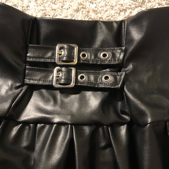 New without tag ASYOU PU buckle detail pleated skirt in black, US size 8 - Picture 3 of 11